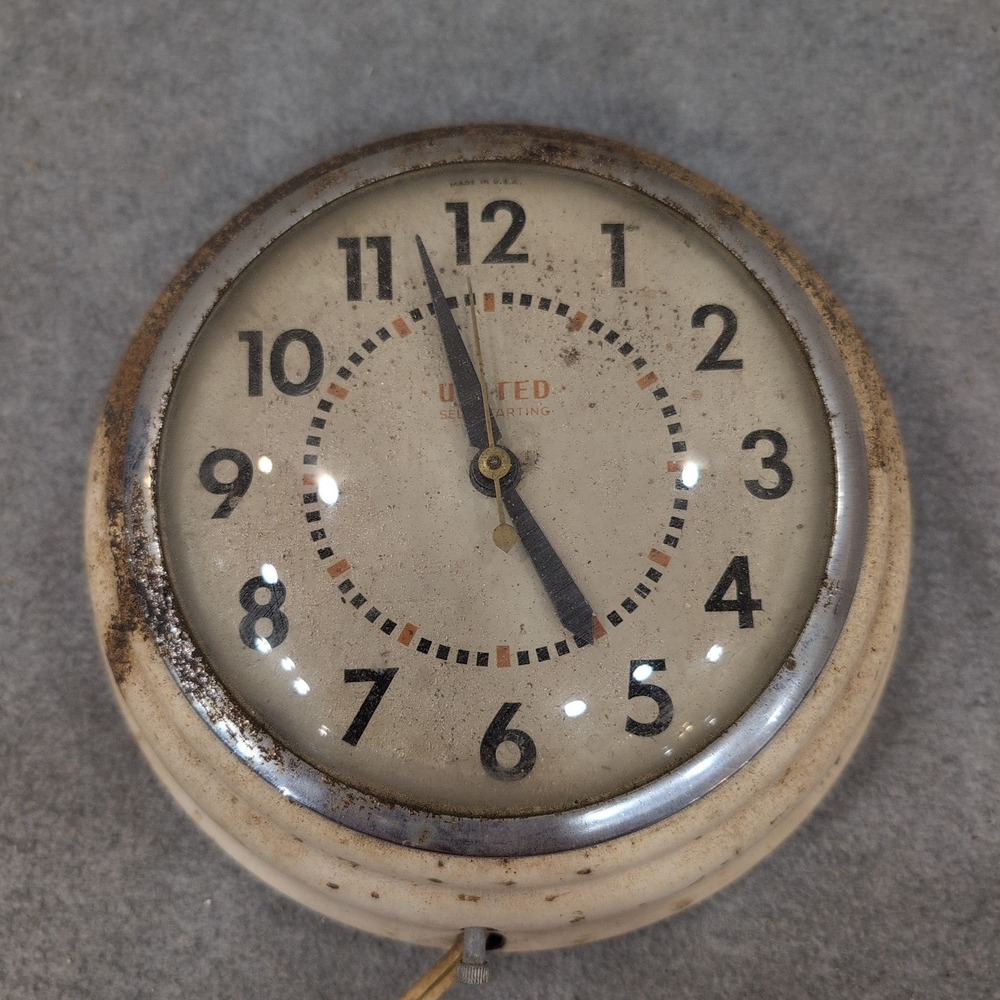 Vintage United Clock Corp Model 46 Electric Wall Clock Brooklyn NY Made in USA - Picture 1 of 7